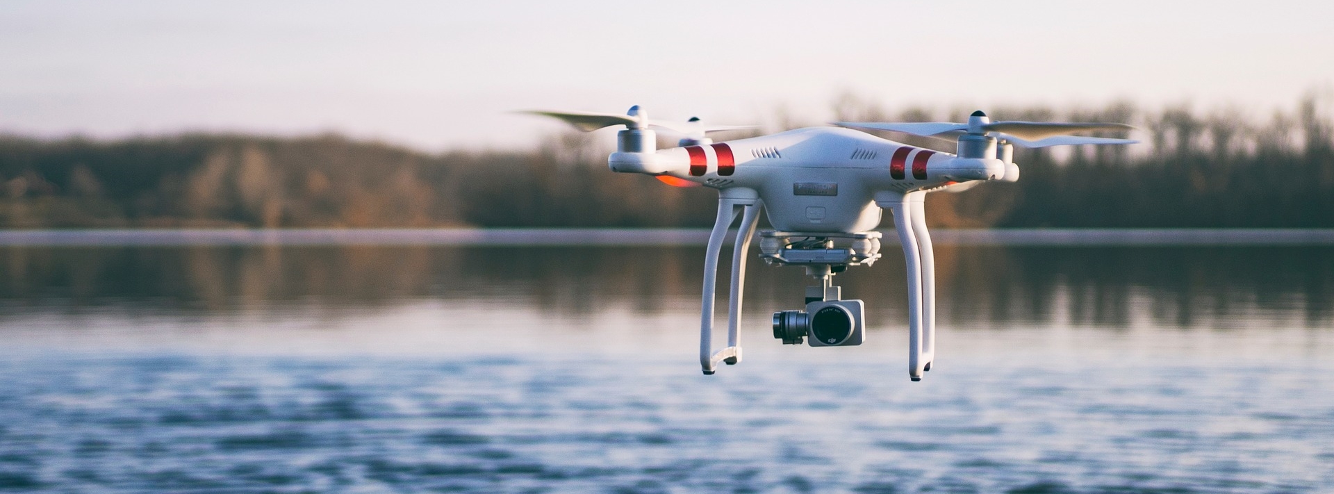 drone-2586622_1920